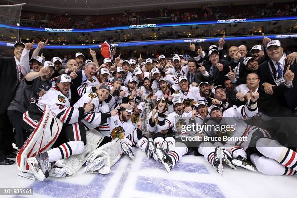 The Chicago Blackhawks pose for a team photo after defeating the Philadelphia Flyers 4-3 in overtime to win the Stanley Cup in Game Six of the 2010...