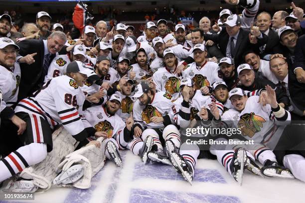 The Chicago Blackhawks pose for a team photo after defeating the Philadelphia Flyers 4-3 in overtime to win the Stanley Cup in Game Six of the 2010...