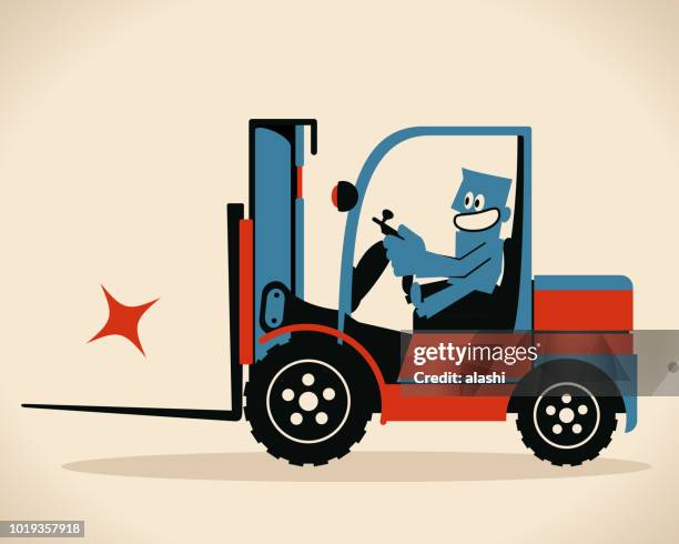 lächelnde bauarbeiter fahren eines gabelstaplers - lagermitarbeiter stock-grafiken, -clipart, -cartoons und -symbole