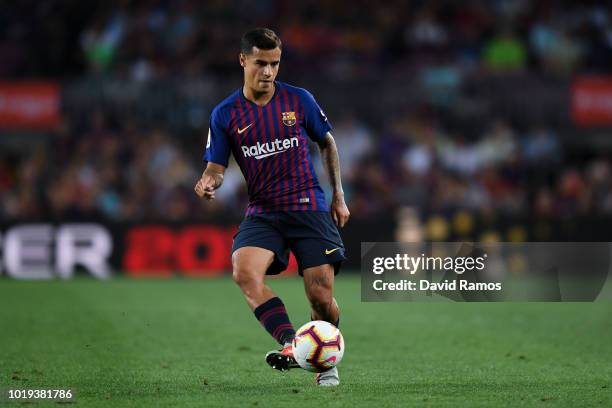 Philippe Coutinho of FC Barcelona runs with the ball during the La Liga match between FC Barcelona and Deportivo Alaves at Camp Nou on August 18,...