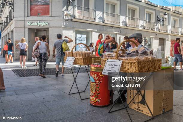 chulapo de madrid - barquilla de helado fotografías e imágenes de stock