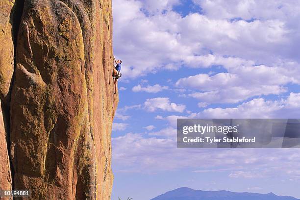 male rock climber sheer cliff, low angle view - soloing stock pictures, royalty-free photos & images