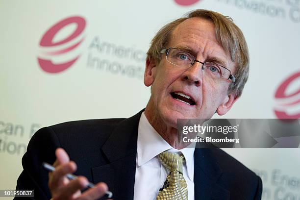 John Doerr, a partner at Kleiner Perkins Caufield & Byers, speaks during an American Energy Innovation Council news conference at the Newseum in...