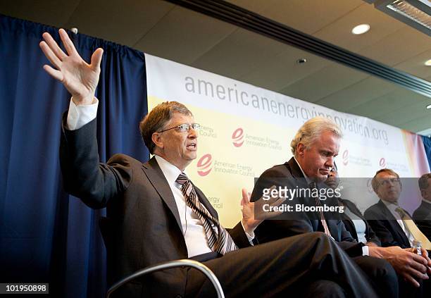 Bill Gates, founder of Microsoft Corp., left, speaks during an American Energy Innovation Council news conference with Jeffrey Immelt, chief...
