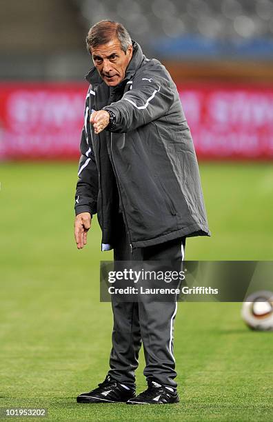 1.849 fotos e imágenes de óscar Tabárez Entrenador De Fútbol