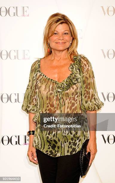 Cari Lapique arrives to the 'VII Vogue Joyas Awards' at the Madrid Stock Exchange Building on June 10, 2010 in Madrid, Spain.