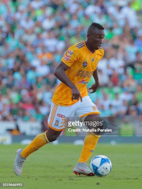 Julian Quinones of Tigres controls the ball during the fifth round match between Santos Laguna and Tigres UANL as part of the Torneo Apertura 2018...