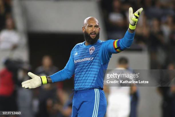 Tim Howard of Colorado Rapids motions to teammates at Banc of California Stadium on August 19, 2018 in Los Angeles, California.