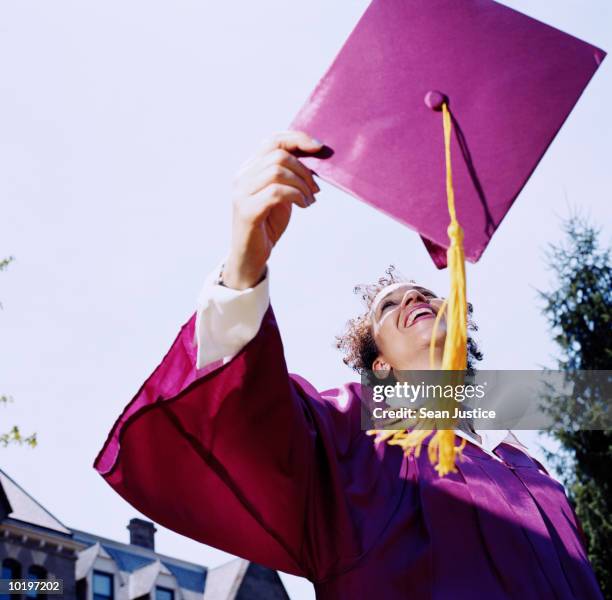 L Graduation Purple Graduation Gowns Photos et images de collection - Getty Images