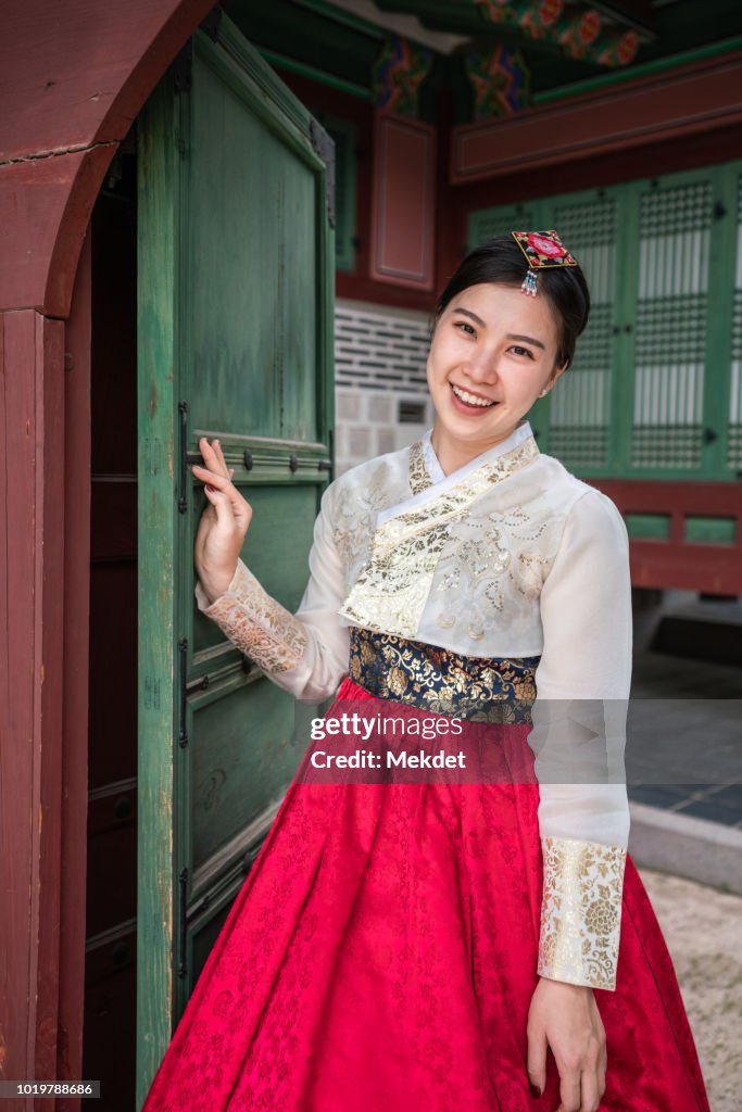 Girl Dressed Hanbok With The Traditional Korean House High-Res