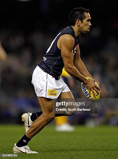 Eddie Betts of the Blues runs with the ball during the round 12 AFL match between the North Melbourne Kangaroos and the Carlton Blues at Etihad...