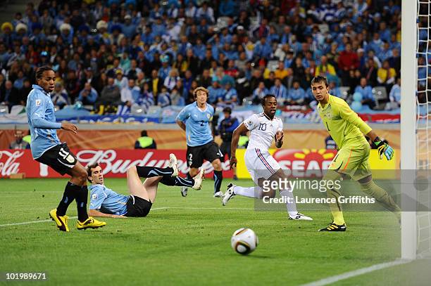 Fernando Muslera of Uruguay watches a shot by Sidney Govou of France go wide of the post during the 2010 FIFA World Cup South Africa Group A match...
