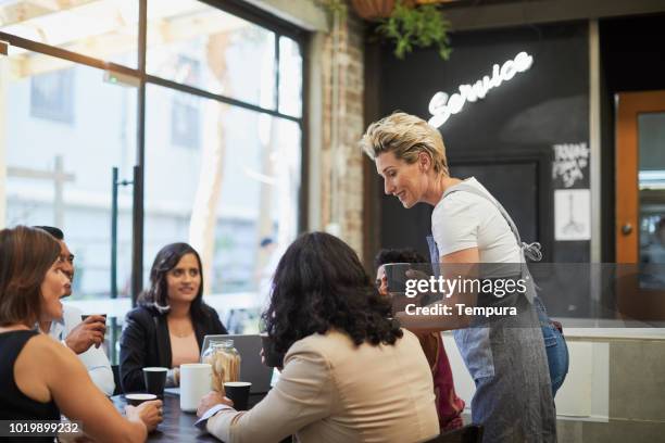 waitress serving coffee - empregado do refeitório imagens e fotografias de stock
