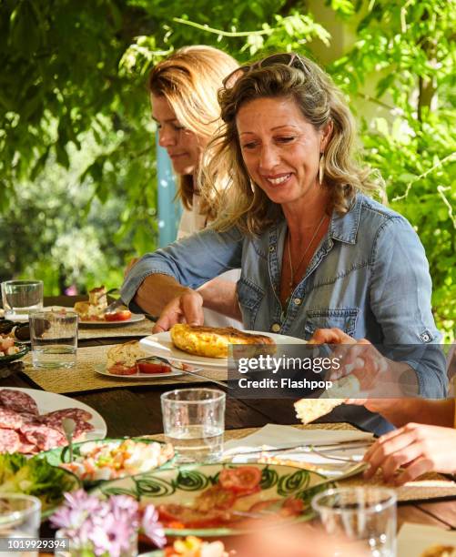 al fresco dining - ronda fotografías e imágenes de stock