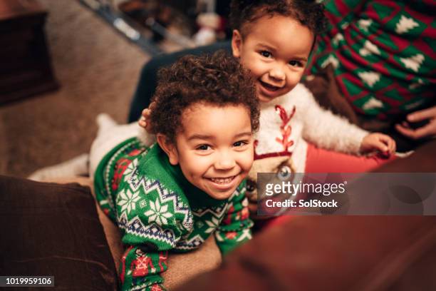siblings enjoying christmas day - sibling stock pictures, royalty-free photos & images