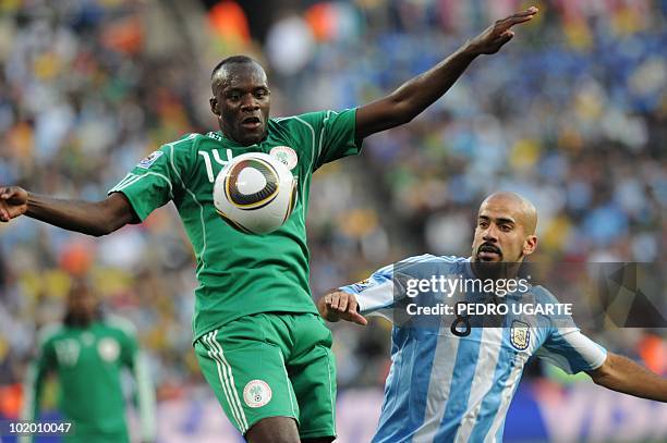 Nigeria's midfielder Sani Kaita fights for the ball with Argentina's midfielder Juan Sebastian Veron during their Group B first round 2010 World Cup...