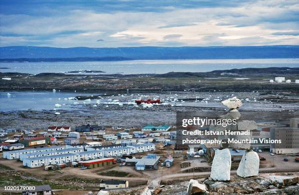 inukshuk above iqaluit - nunavut stockfoto's en -beelden