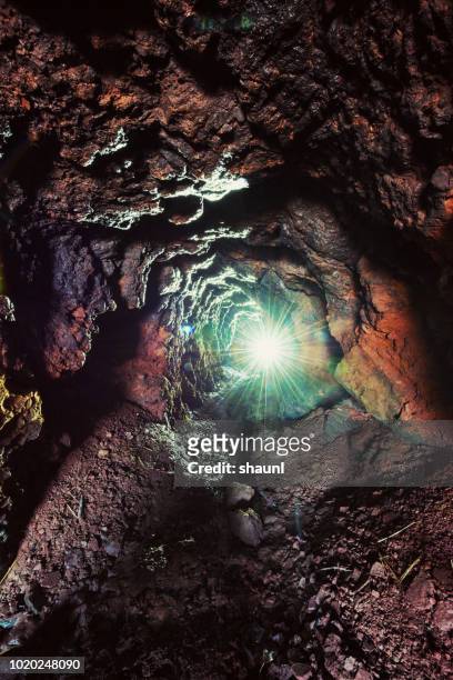 abandoned mine shaft - poço de mina imagens e fotografias de stock