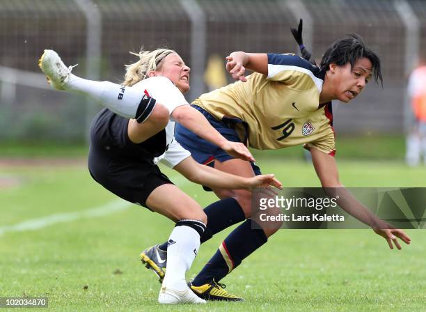 Svenja Huth of Germany challenges Sydney Leroux of USA during the DFB women's U20 match between Germany and USA at the Ludwig-Jahn-Stadion on June 13...
