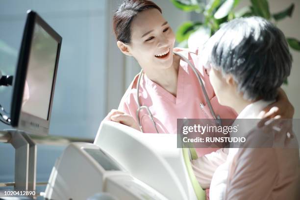nurse checking patient blood pressure - heart beat stock pictures, royalty-free photos & images
