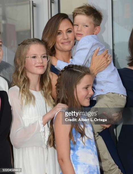 Actress Jennifer Garner pose with children Violet Affleck, Samuel GarnerAffleck and Seraphina Rose Elizabeth Affleck during the ceremony honoring...