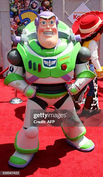 Buzz Lightyear arrives at the Premiere of Disney Pixar " Toy Story 3" in Hollywood, on June 13, 2010. AFP PHOTO/ VALERIE MACON