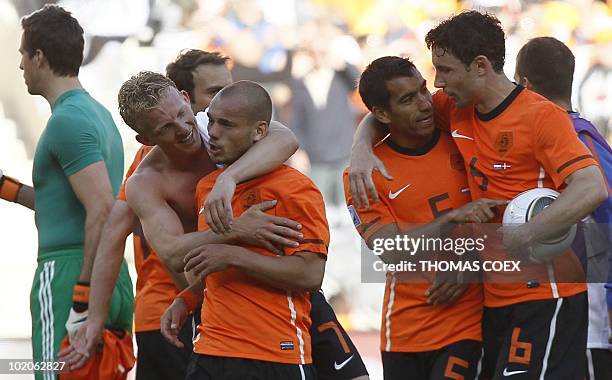 Netherlands' midfielder Wesley Sneijder and team mates celebrate at the end of the Group E first round 2010 World Cup football match Netherlands vs...