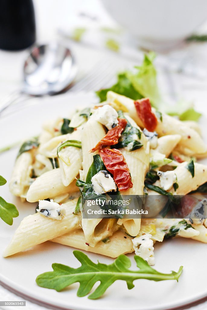 Cheesy leek and spinach pasta