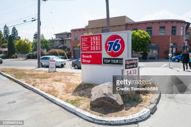 76 ガソリンスタンド - gas station ストックフォトと画像