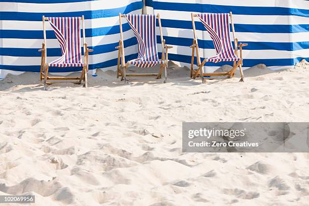 beach - beach shelter stockfoto's en -beelden