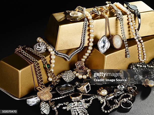 jewelry and gold bars - jewelled stockfoto's en -beelden