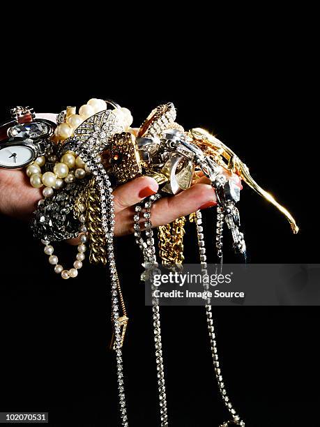 woman holding jewelry - diamant bijoux photos et images de collection