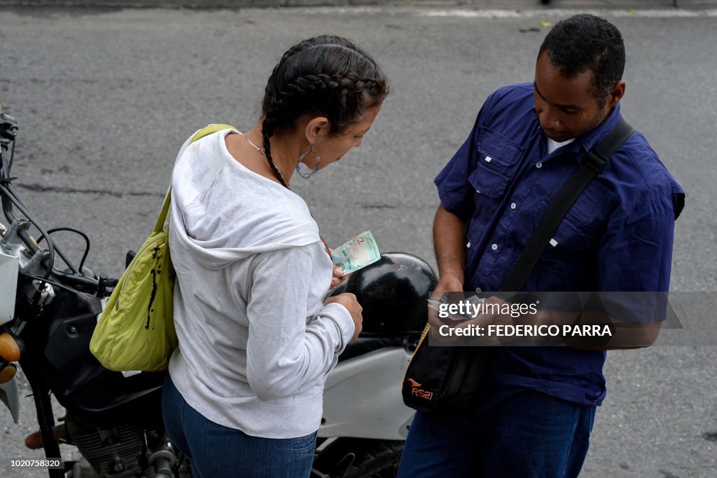 VENEZUELA-ECONOMY-CRISIS-CURRENCY