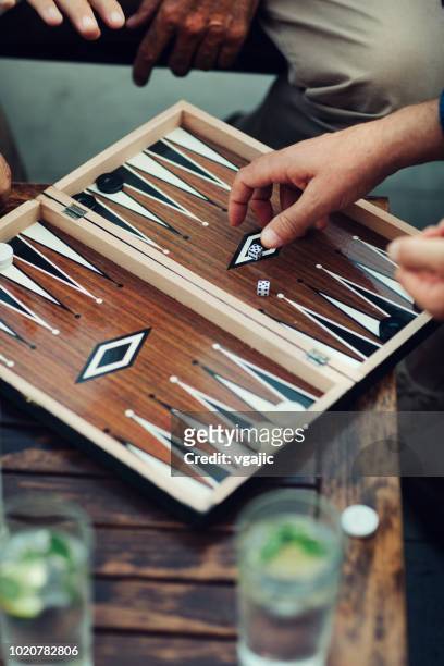 高級朋友玩雙陸棋 - backgammon 個照片及圖片檔