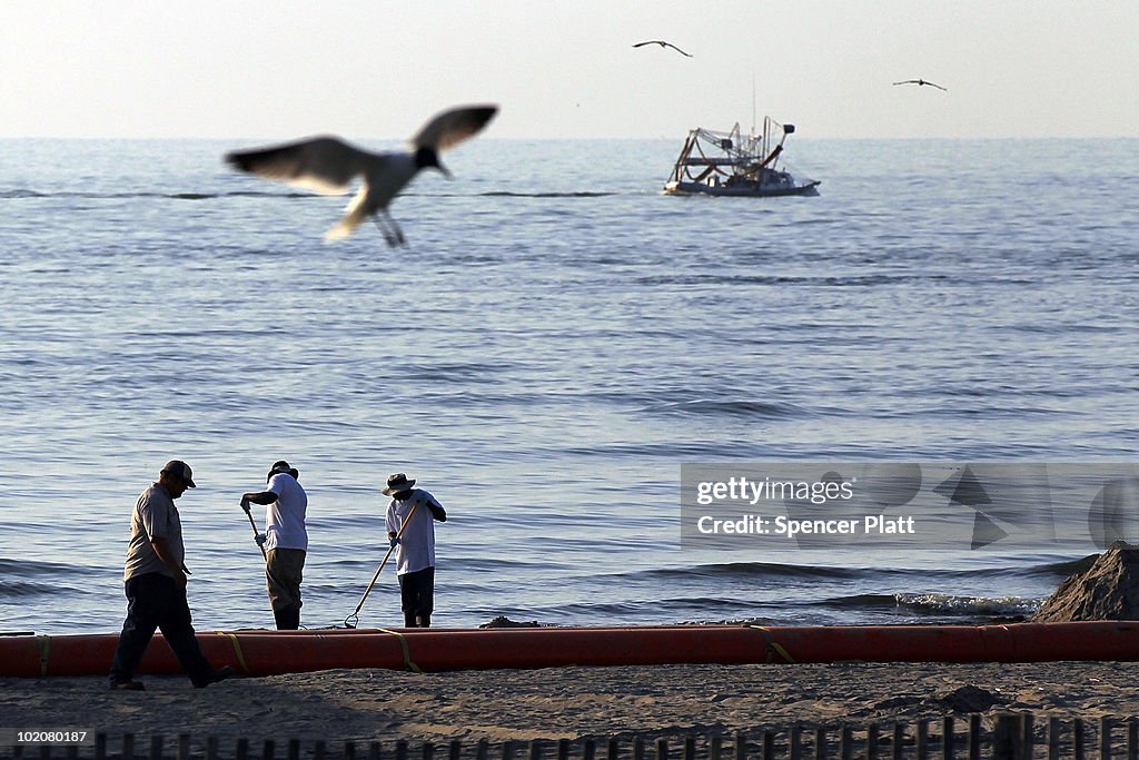 Gulf Oil Spill Spreads, Damaging Economies, Nature, And Way Of Life