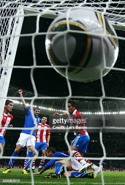 Daniele De Rossi of Italy scores his team's first goal during the 2010 FIFA World Cup South Africa Group F match between Italy and Paraguay at Green...