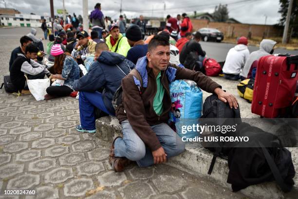 Venezuelan migrants rest on their way to Peru in Tulcan, Ecuador, after crossing from Colombia, on August 21, 2018. - Ecuador announced on August 16...