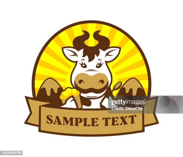 stockillustraties, clipart, cartoons en iconen met cartoon koe karakter met ijs en lepel - ijs sticker met vervangbare tekst - dairy logo