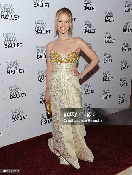 Model Julie Ordon attends the New York City Ballet's 2010 Dance with the Dancers benefit at the David H. Koch Theater, Lincoln Center on June 14,...