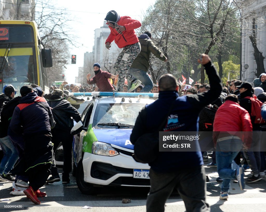 ARGENTINA-SHIPBUILDING-WORKERS-PROTEST