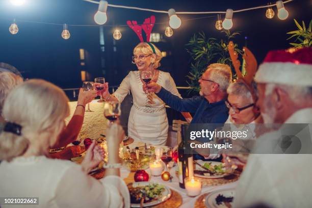 senior nieuwjaar dak partij - 75 year old pensioners stockfoto's en -beelden