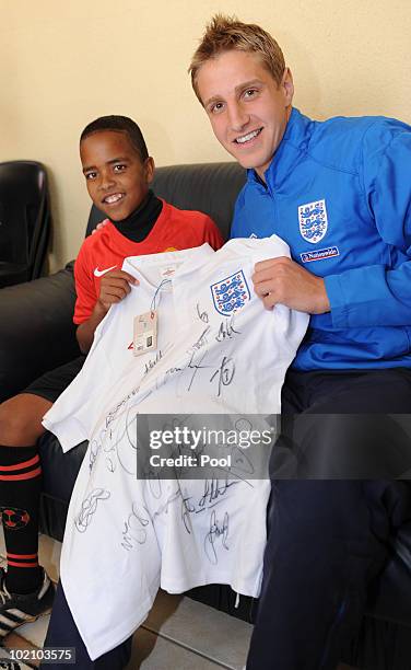 Englands Michael Dawson meets Aubrey, aged 12, at the SOS Children's Village project on June 15, 2010 in Tlhabane Township near Rustenburg, South...