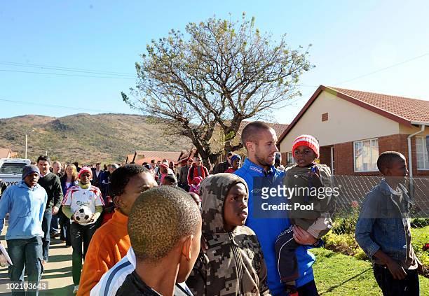 Englands Matthew Upson with Muzi aged 3 and locals from the SOS Children's Village project on June 15, 2010 in Tlhabane Township near Rustenburg,...