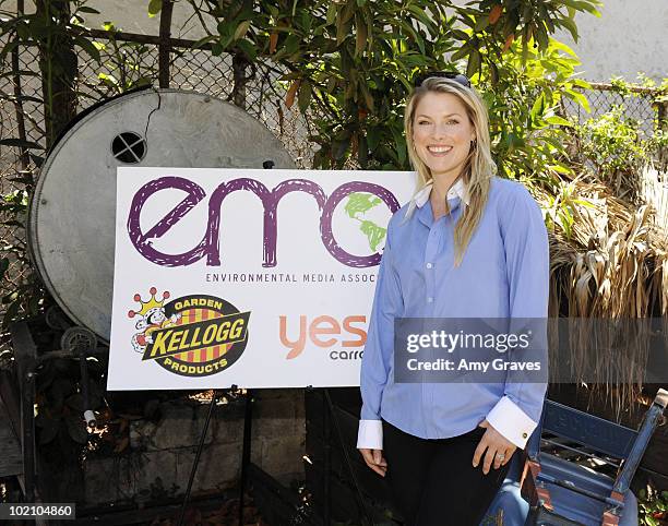 Actress Ali Larter attends the Environmental Media Association and Yes to Carrots Garden Luncheon at The Learning Garden at Venice High School on May...