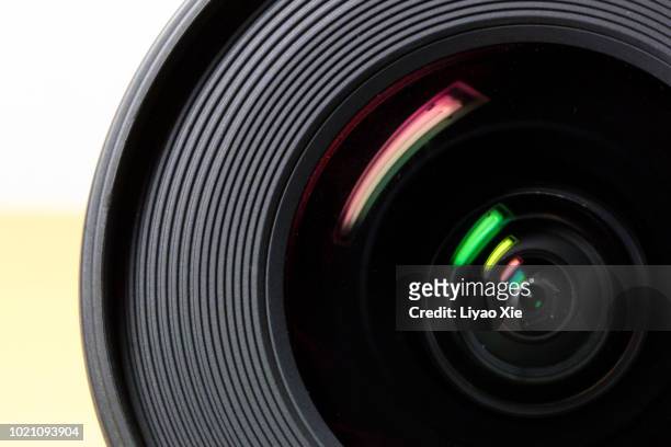 lens with its flare - téléobjectif photos et images de collection