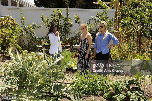 Actresses Emmanuelle Chriqui, Amy Smart and Ali Larter attend the Environmental Media Association and Yes to Carrots Garden Luncheon at The Learning...