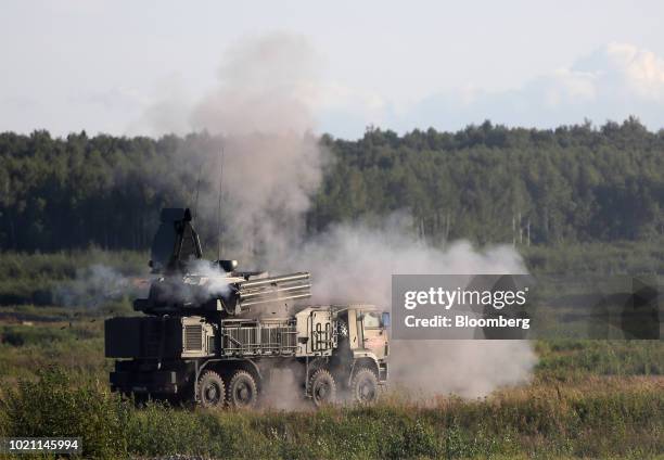 Russian soldiers demonstrate the performance of a self-propelled Pantsir S1 anti-aircraft system at the International Military-Technical Forum 'ARMY...
