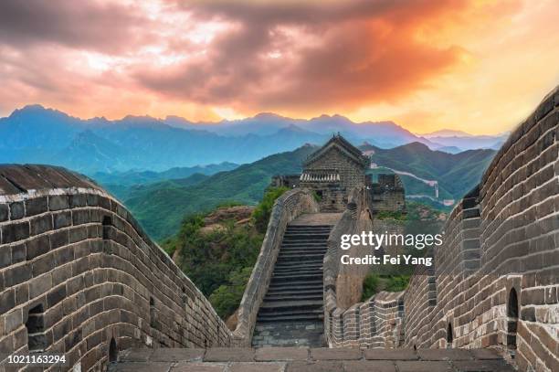 great wall of china - chinesische mauer stock-fotos und bilder