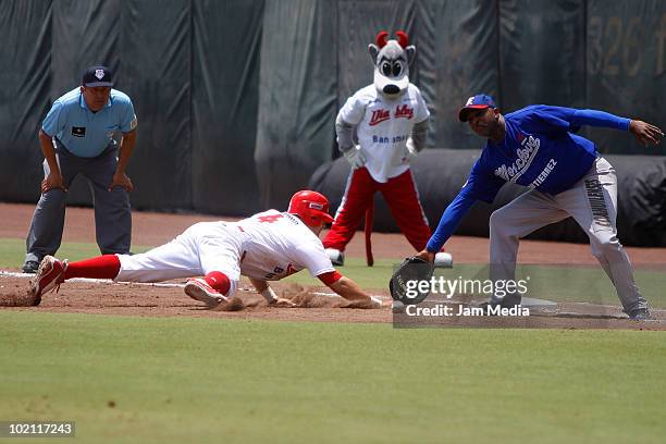 Ivan Terrazas of Diablos Rojos in action against Pedro Valdez Acereros de Monclova during their match at the end of the 2010 Liga Mexicana de...