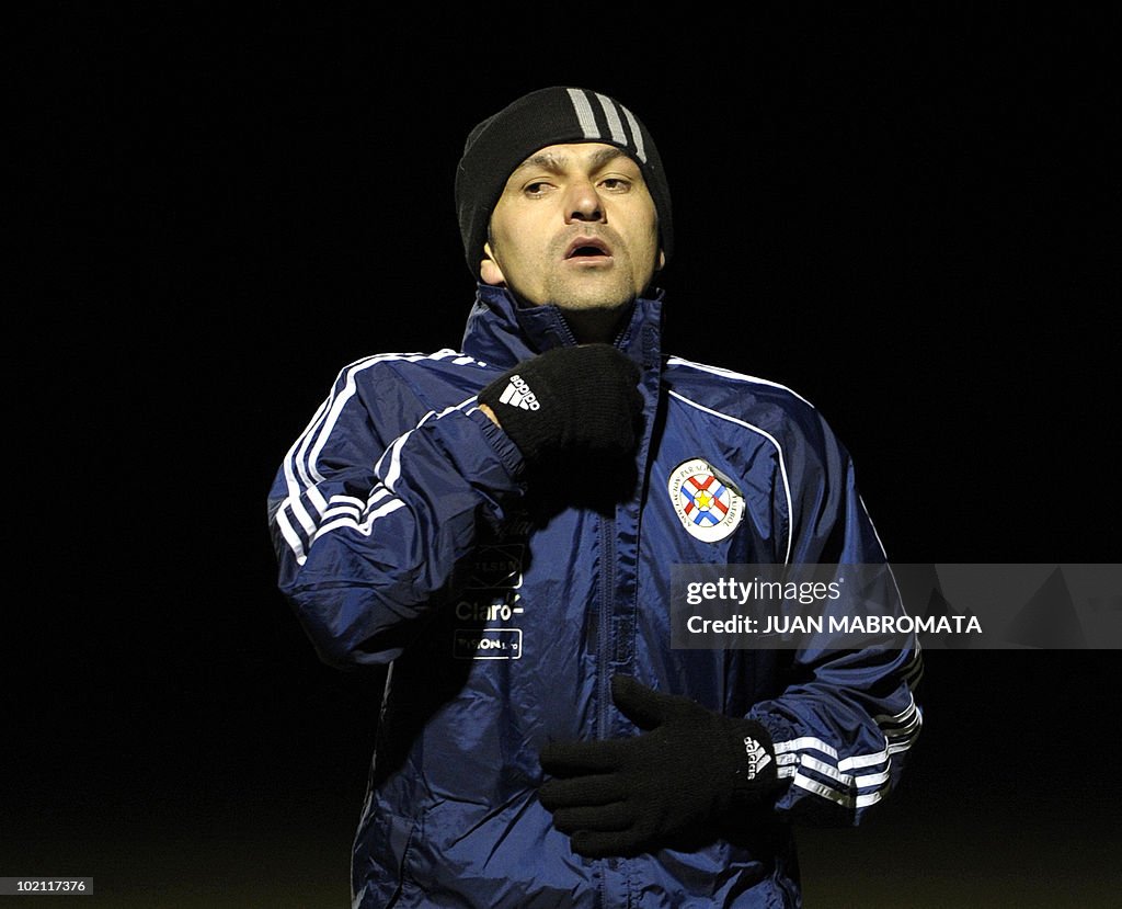 Paraguay's  defender Denis Caniza wraps